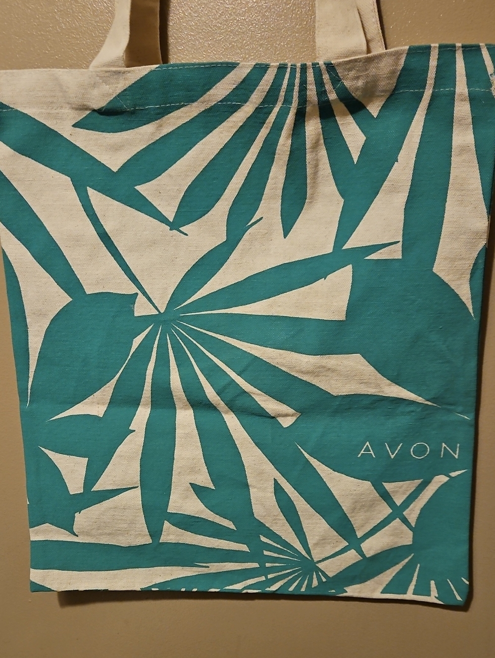 Vintage Rare 2018  New With Tags Avon Green White Tropical Canvas Leaf Tote Bag